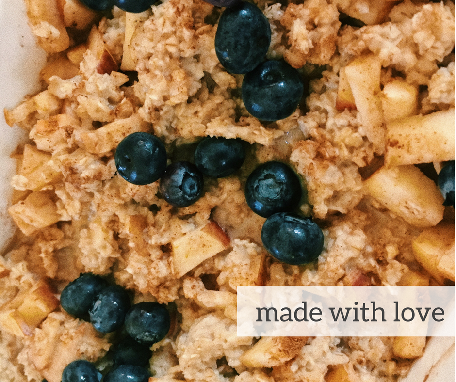 CINNAMON APPLE BAKED OATMEAL RECIPE - VEGAN